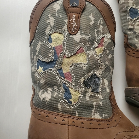 Cody James Brown and Gray Western Boots Camo. Sz 8.5 D . flag - Picture 12 of 16